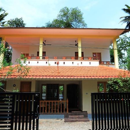 Munroe Vision Panakkattu Homestay Mundrothuruth Exteriör bild